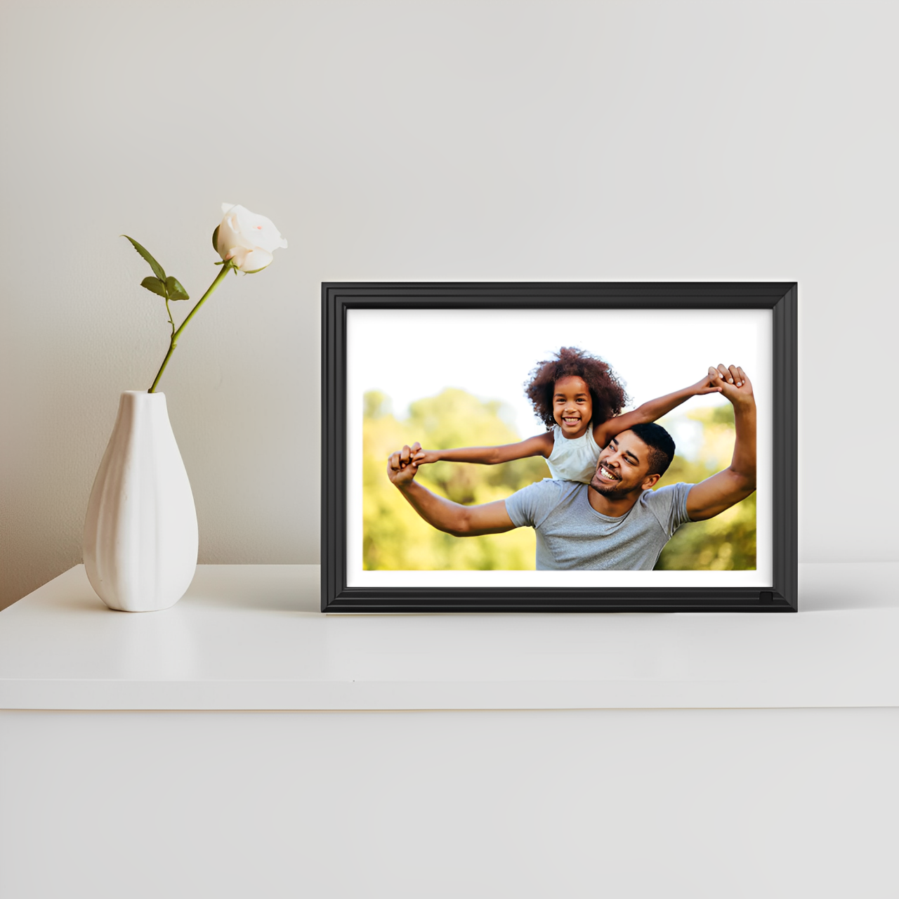 Digital Photo/ Video Frame with Instant Sharing